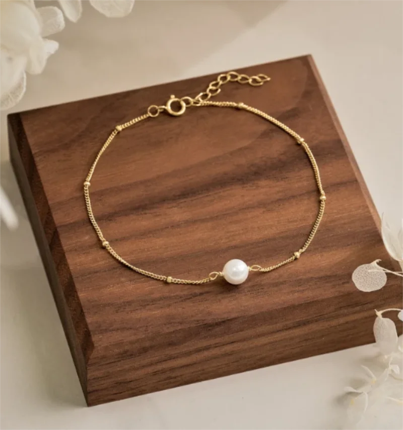 Elegantes Perlenarmband, minimalistisch, einzelne Imitationsperlen, zierliche Kette, Damenmode, Schmuck, minimalistisches Geschenk, elegant, trendig, Acce