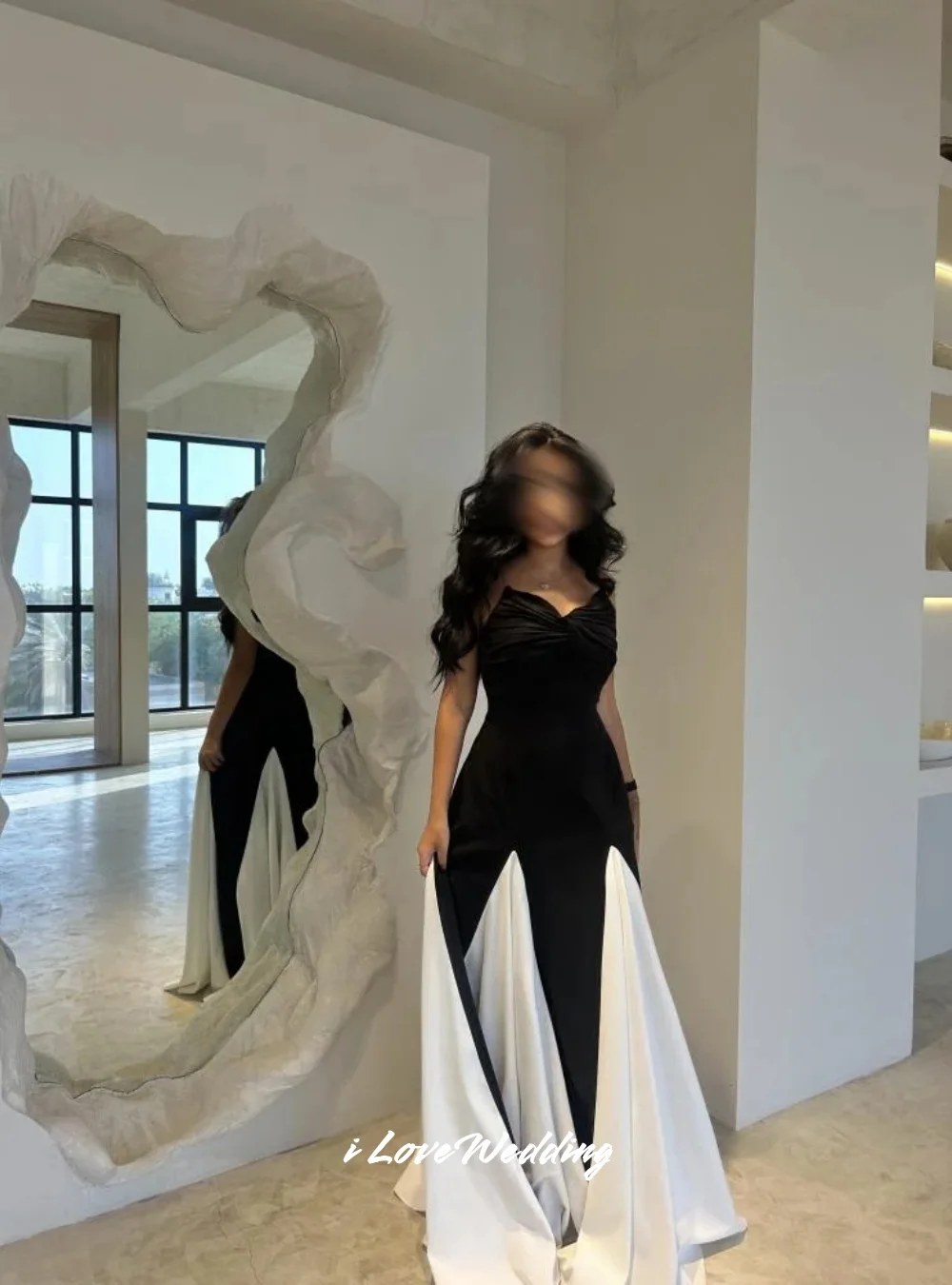 امرأة على شكل حرف v فساتين لحضور الحفلات الموسيقية 2025 ساتان بدون أكمام على شكل حرف a أسود أبيض أنيق مطوي طول الأرض فساتين حفلات الزفاف حسب الطلب