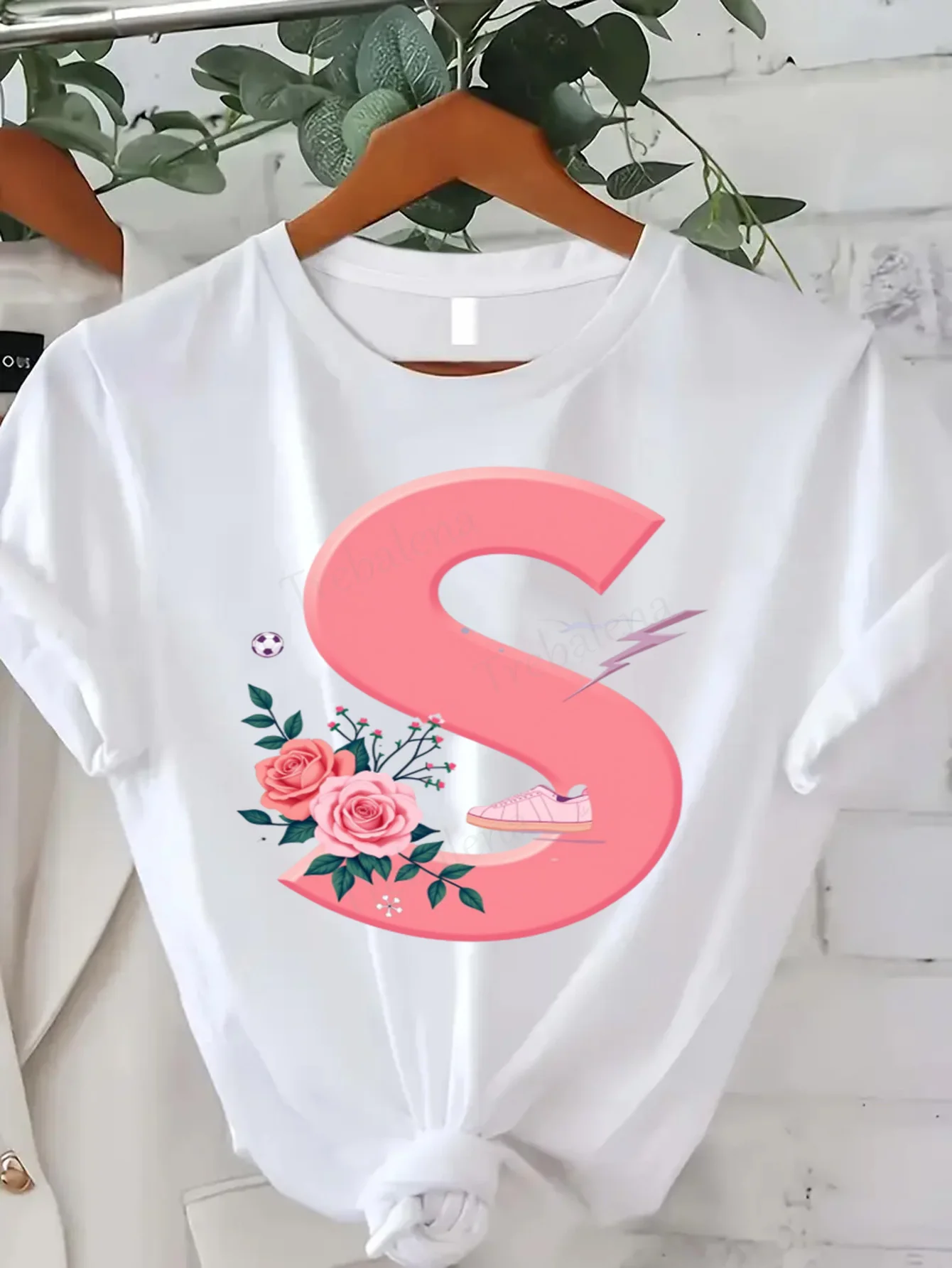 تي شيرت نسائي مريح مطبوع عليه حرف S وردي تي شيرت مطبوع عليه زهور وأحذية رياضية للنساء ملابس كاجوال