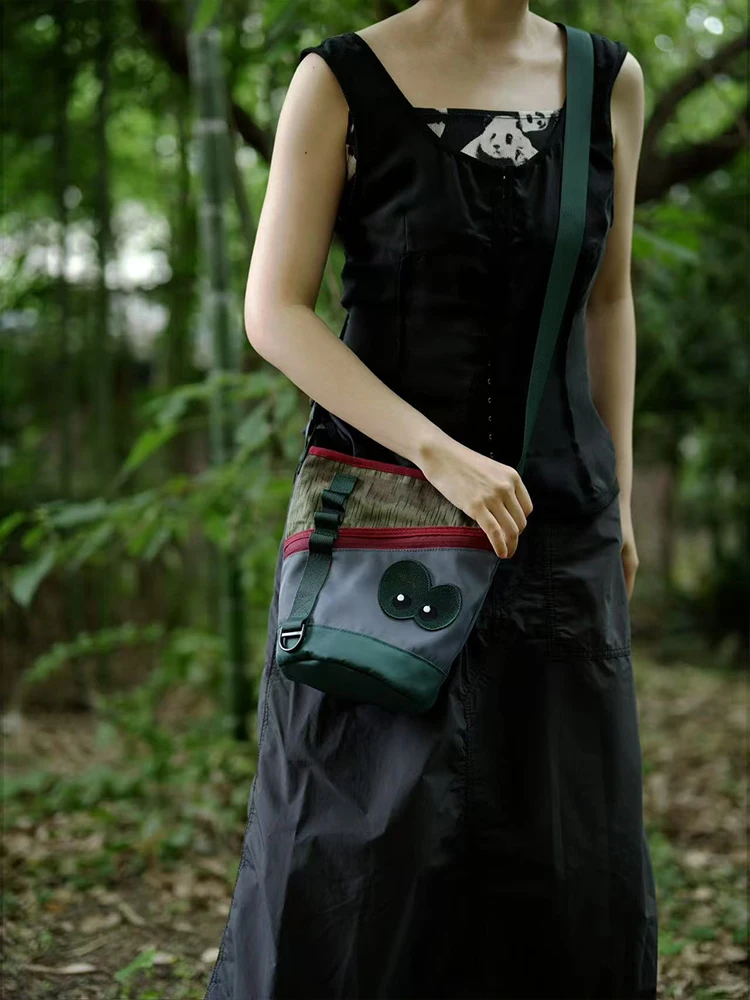

Niche casual cute shoulder messenger bag, contrasting color fashionable bucket bag