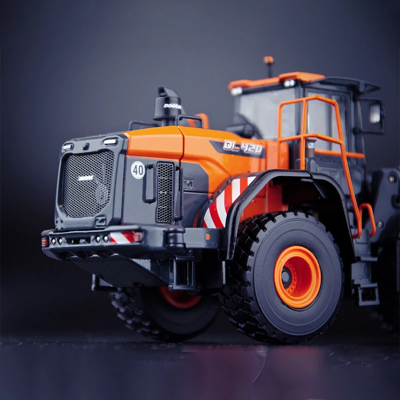 1:50 Scale Doosan DL420 Loader Model 99-10101 Simulation Alloy Model Static Display Collectible Gift Souvenir Decoration Toy