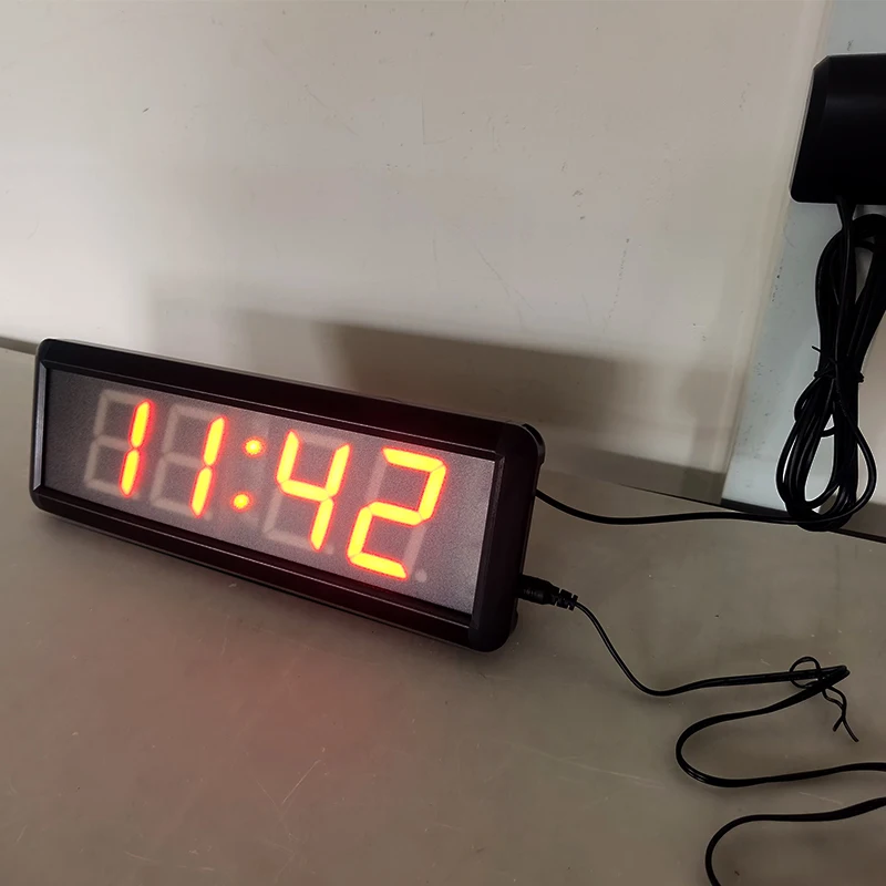 Digital 4-Digit LED Display Stopwatch GPS Timer Wall-Mounted Multifunctional Competition Timer for Outdoor Use DAP Theory