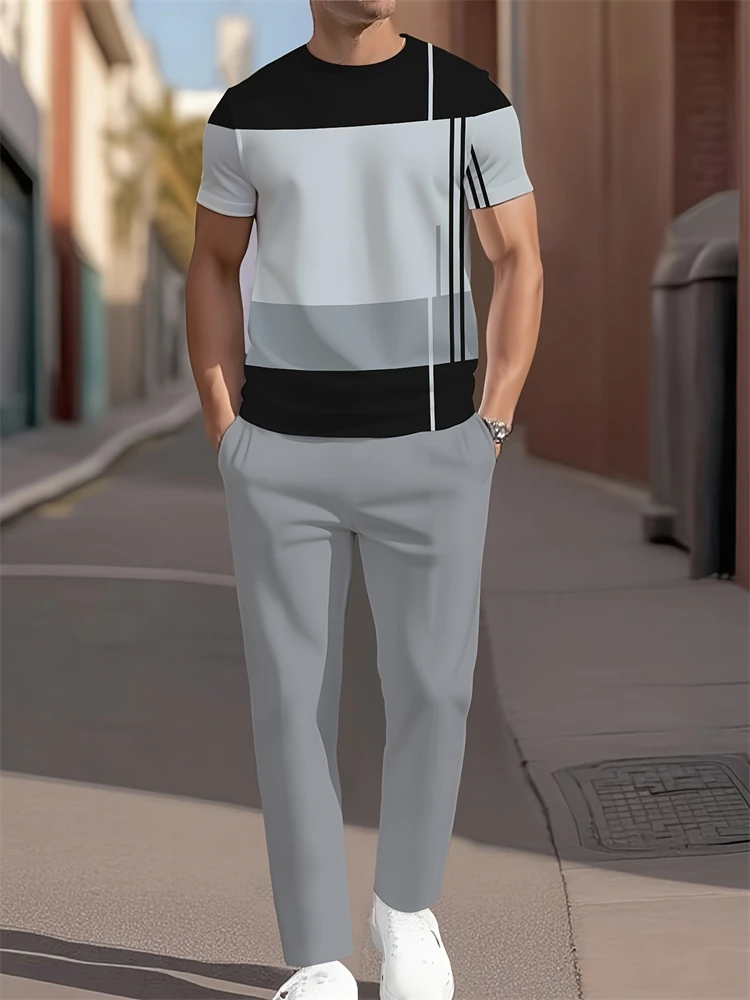 

Летний модный мужской костюм с полосатым принтом: удобный и дышащий комплект из футболки с круглым вырезом и длинных брюк – повседневная одежда для активного отдыха.