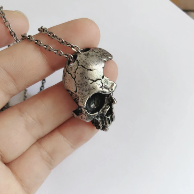 2021 Explosions Retro Half Skull Necklace Metal Skeleton Pendant Trendy Vintage Gothic Jewelry Choker Pendants Crow Necklaces