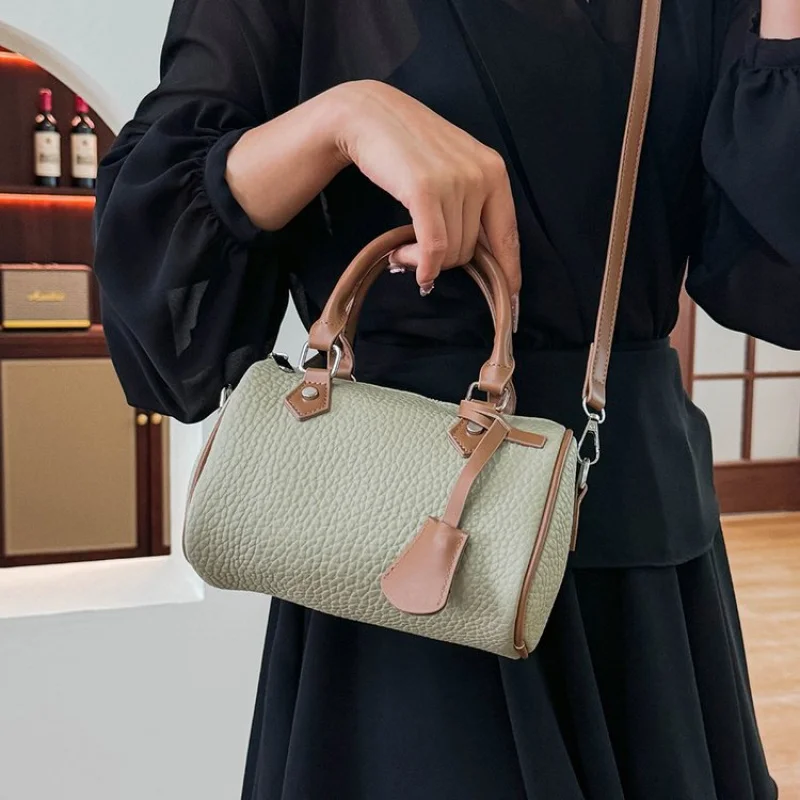 

High Quality Women's Messenger Bag In Leather Luxury Brand Famous Designer Classic Elegant Crossbody Style