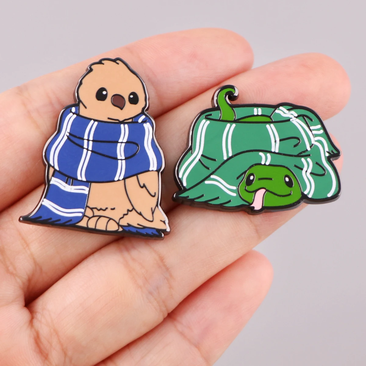 Broches do mundo mágico para mulheres, Série animal, Pin de esmalte duro, Emblema na mochila, Presentes clássicos, Brinquedos para crianças