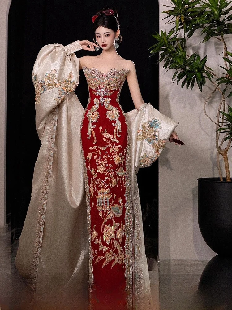 New Chinese chest wipe Xiuhe small fish tail heavy industry toasting Longfeng coat dress