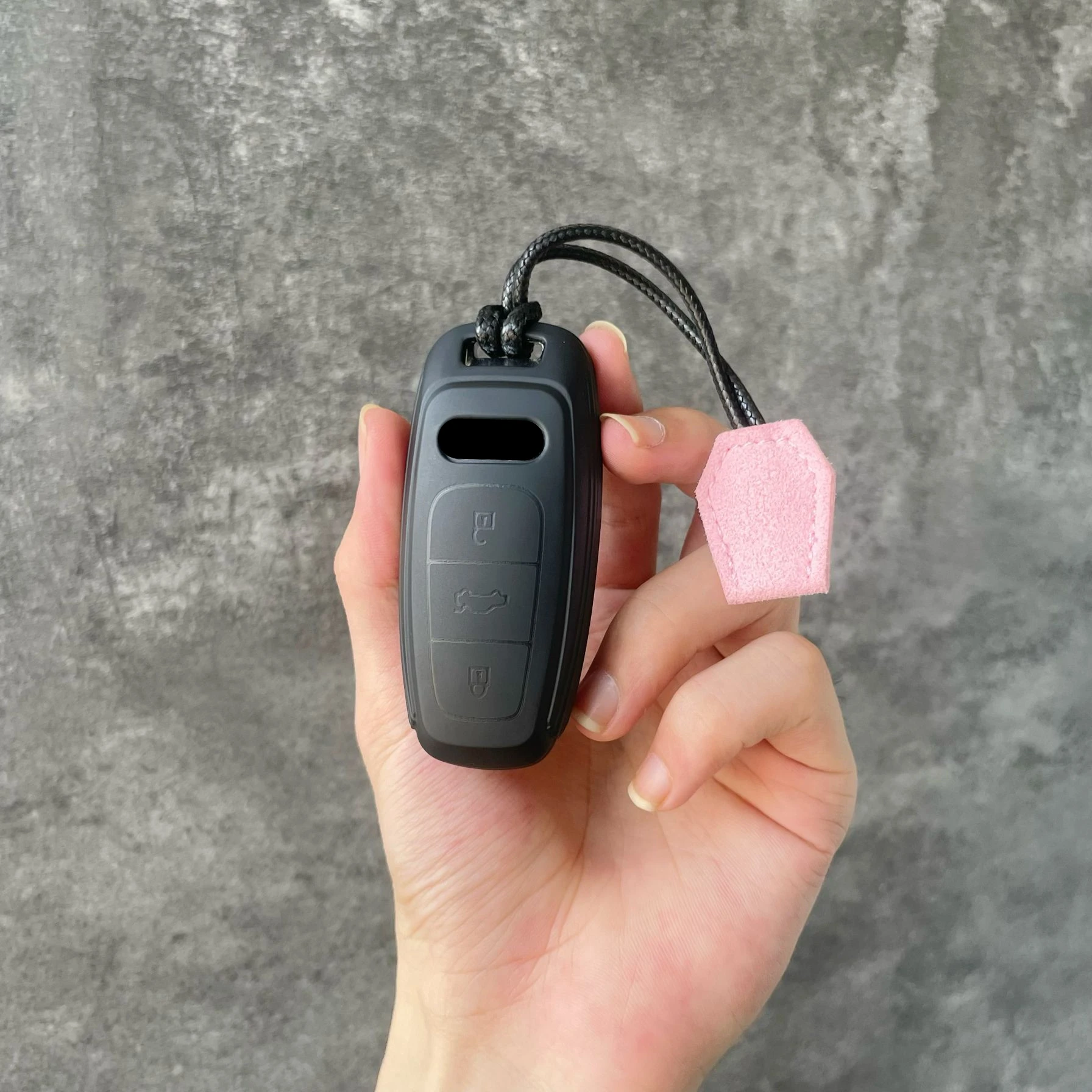 

Чехол для автомобильного ключа из ТПУ, чехол для дистанционного управления, защитный брелок для Audi New A4L A5 A6L Q4 e-tron A7L Q5 Q6 RS6 RS7 R8 S4 S6 S7 S8 2025