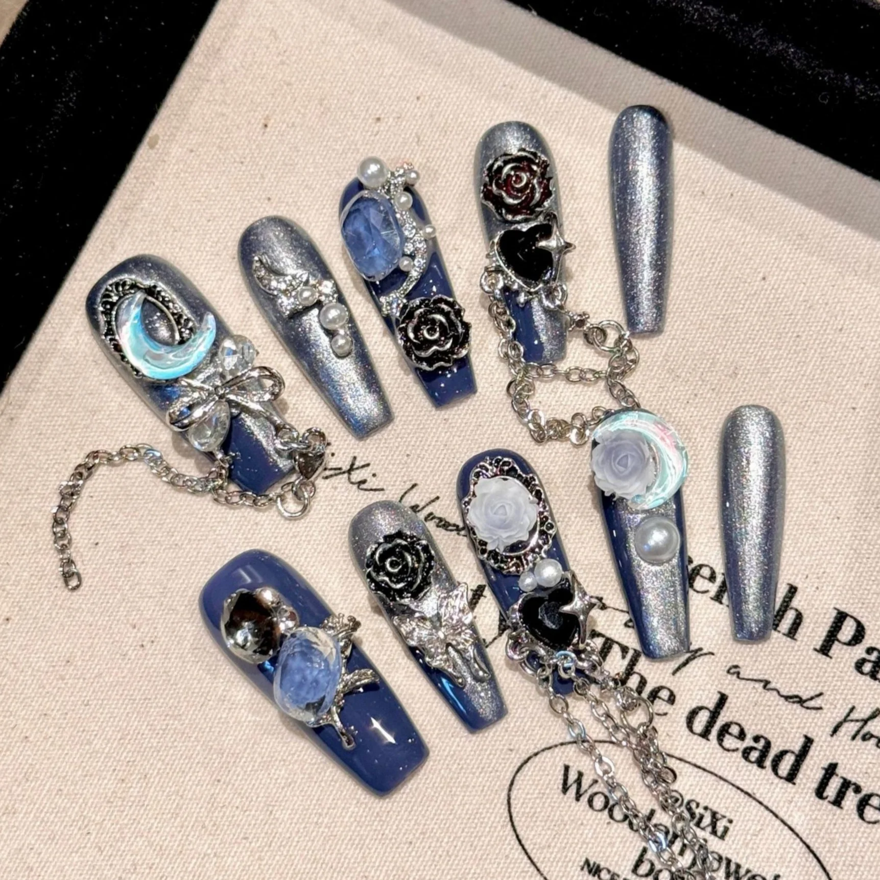 

Накладные ногти в стиле Y2K панк, темно-синие, ручной работы, с металлическими цепочками, цветами и бабочками, для маникюра, готовые к носке