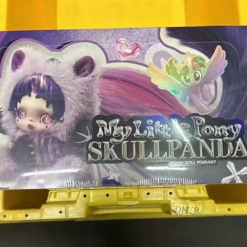 

POP MART SKULLPANDA Серия My Little Pony: Плюшевая кукла-подвеска, аниме-фигурка, коллекционная таинственная коробка-сюрприз