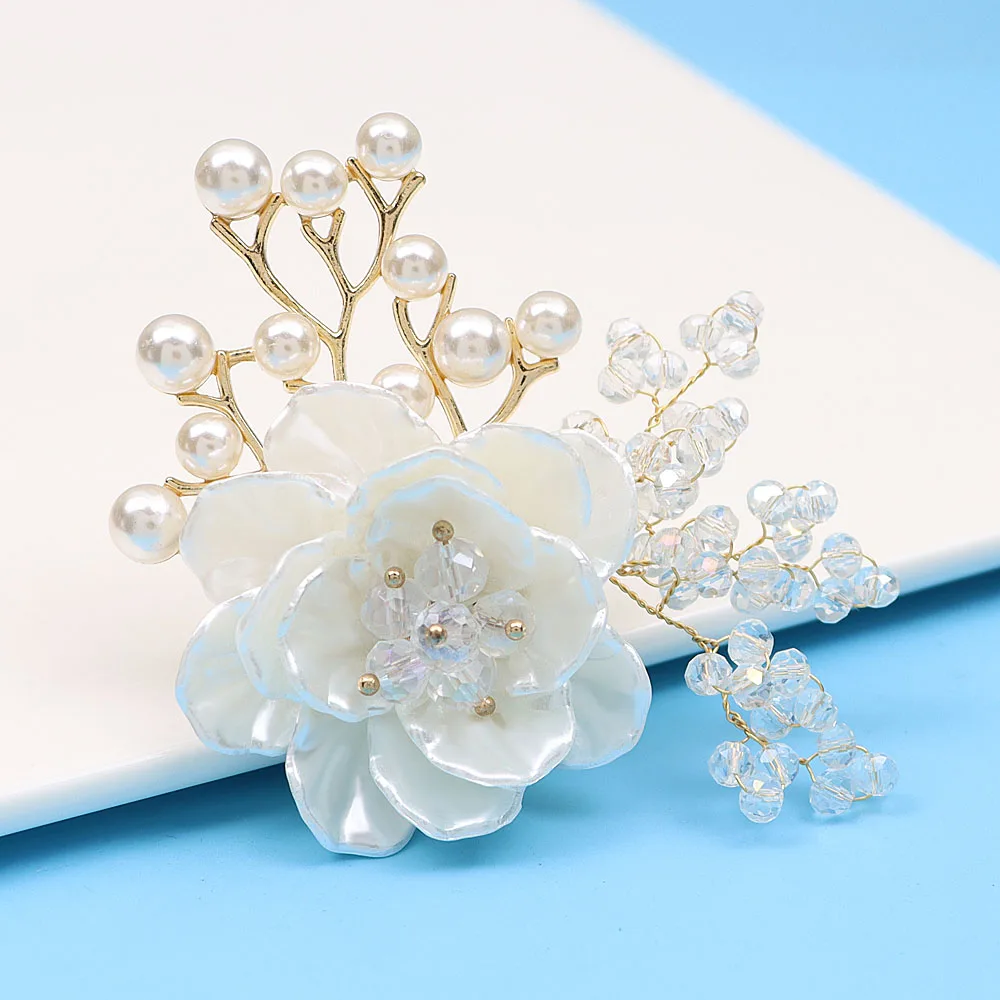 CINDY XIANG Handmade Acrylic Flower Brooch Winter Fashion Jewelry Pearl Wedding Pin Good Gift Coat Accessories