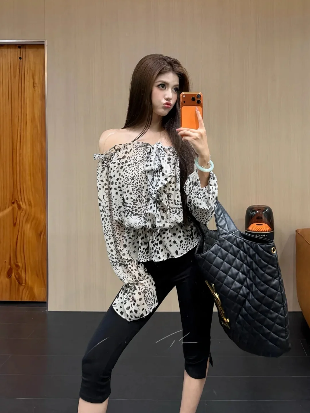 High Waist Slim Fit Seven Inch Pants Women's Elastic Split Design Plump Hip Black Capri Pants Spring Season Ladies Jeans