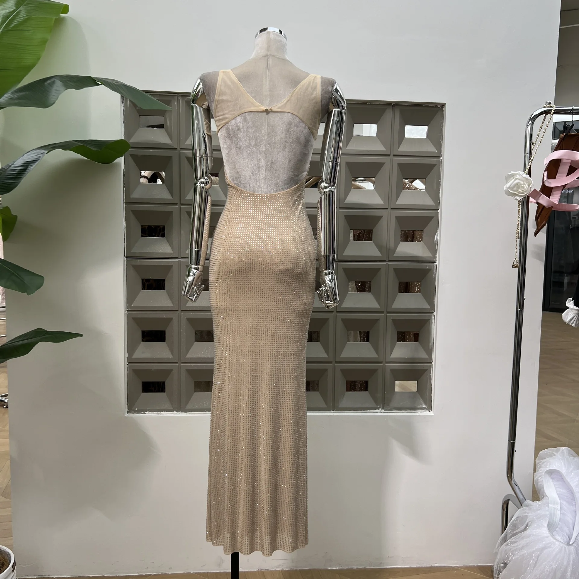 UMI MAO Style français col carré sangle coupe ajustée moulante dos nu robe Sexy avec strass scintillants pour Banquet élégant