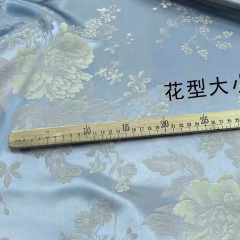 Ropa cheongsam de peonía grande de tela de seda jacquard satinada de doble cara de estilo nacional