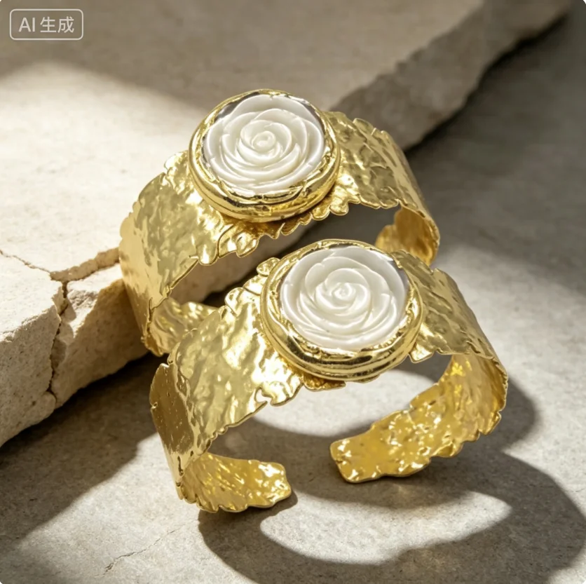 WT-MPB124 Natural Mop Shell Flower Shape Cuff Bangle With 18k  Gold Plated For Friends As Anniversary Gifts