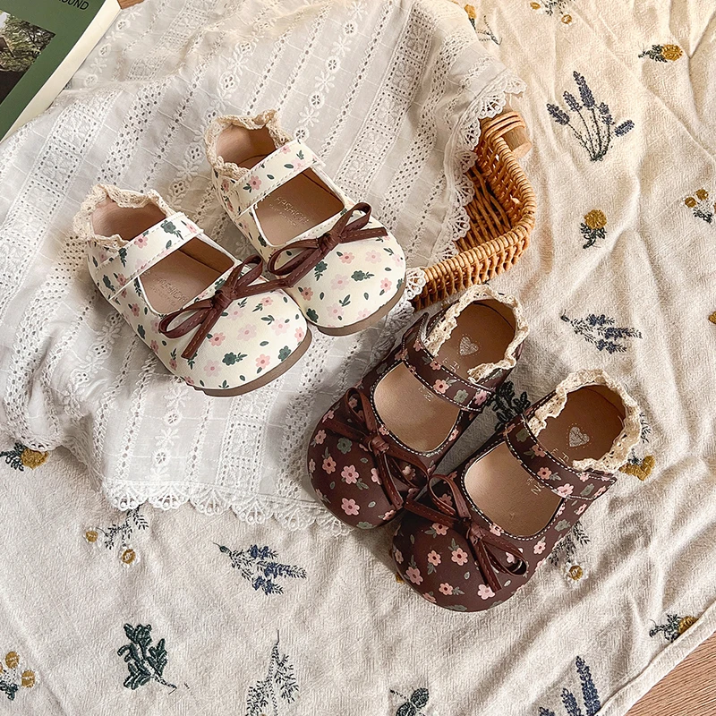 

Весенние детские туфли-принцессы для девочек, с цветочным узором, милые, универсальные, на плоской подошве, с круглым носком, мягкие, удобные, модные, детские туфли Мэри Джейн, размеры 21-32