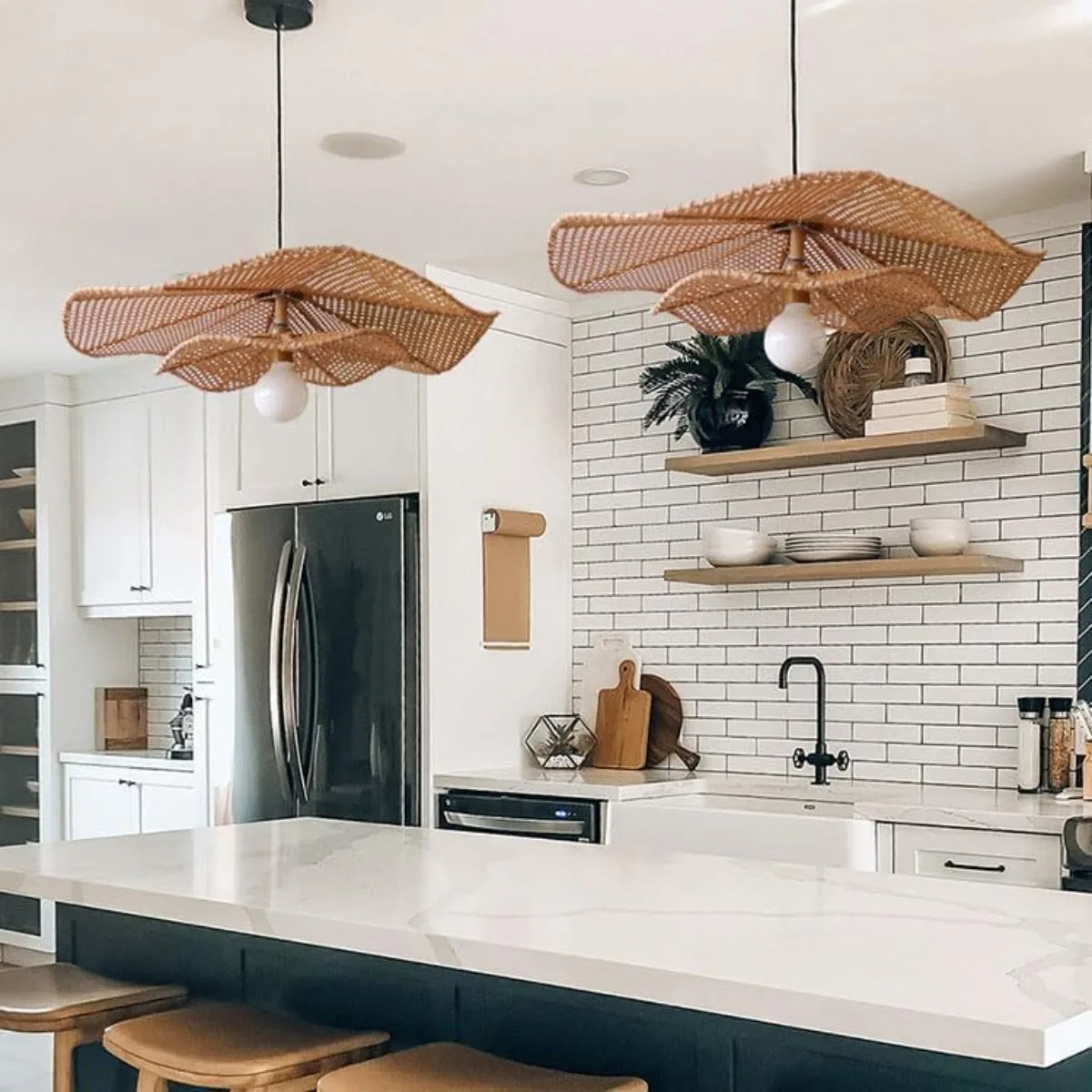 JOYINLED Lotus Leaf Rattan Chandelier, Retro Boho Pendant Light Hand-Woven Rattan Lamp Living Room Dining Room Bedroom Ceiling