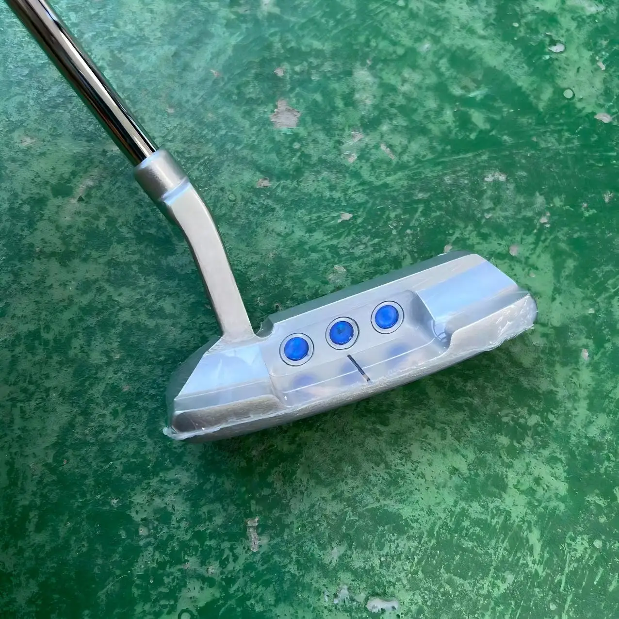 

Men's Golf Putter, for Enhanced Accuracy and Superior Control on the Green, Right Handed.