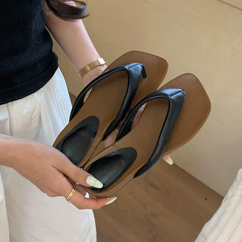 

2025 новые модные летние пляжные женские тапочки на плоской подошве, уличные женские шлепанцы, женские шлепанцы на плоской подошве, шлепанцы