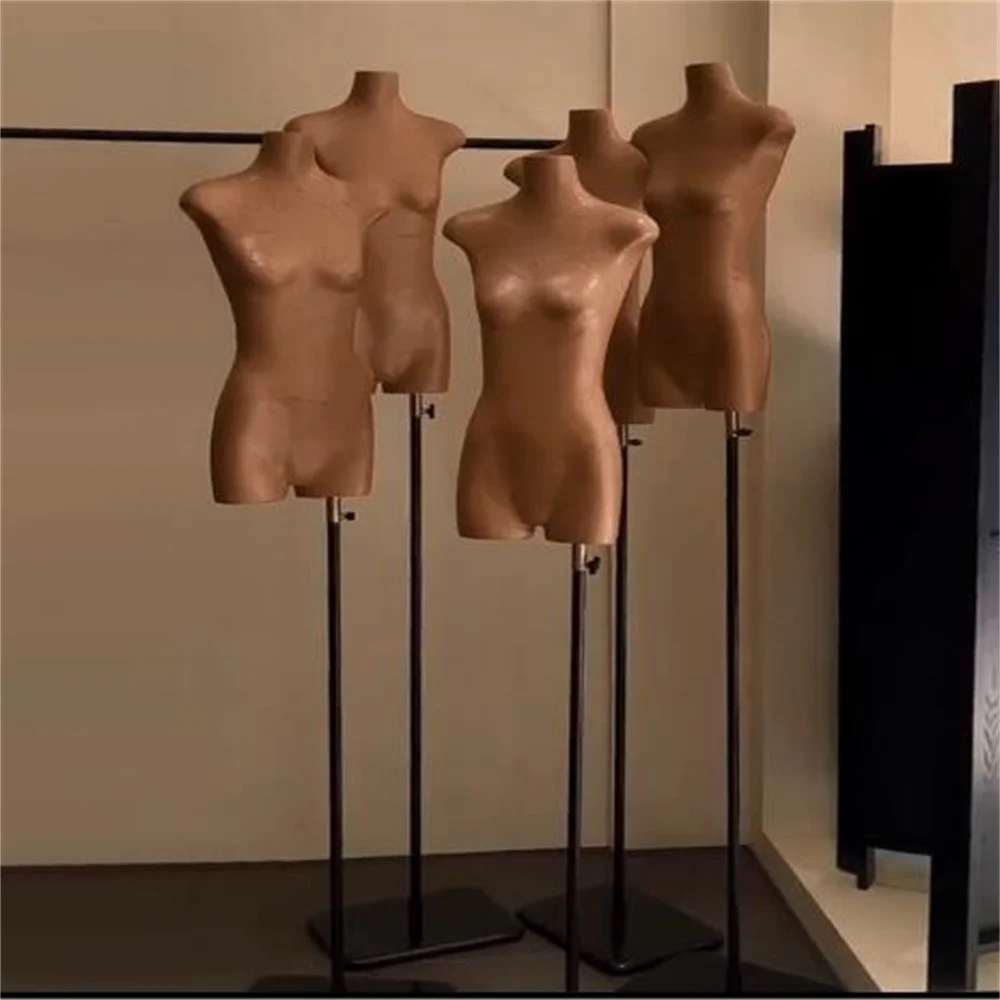 

Retro Female Mannequin Body Kraft Paper, Flat Breasted Bust Dummy Platform, Clothing Store Display Rack, E050, 2023