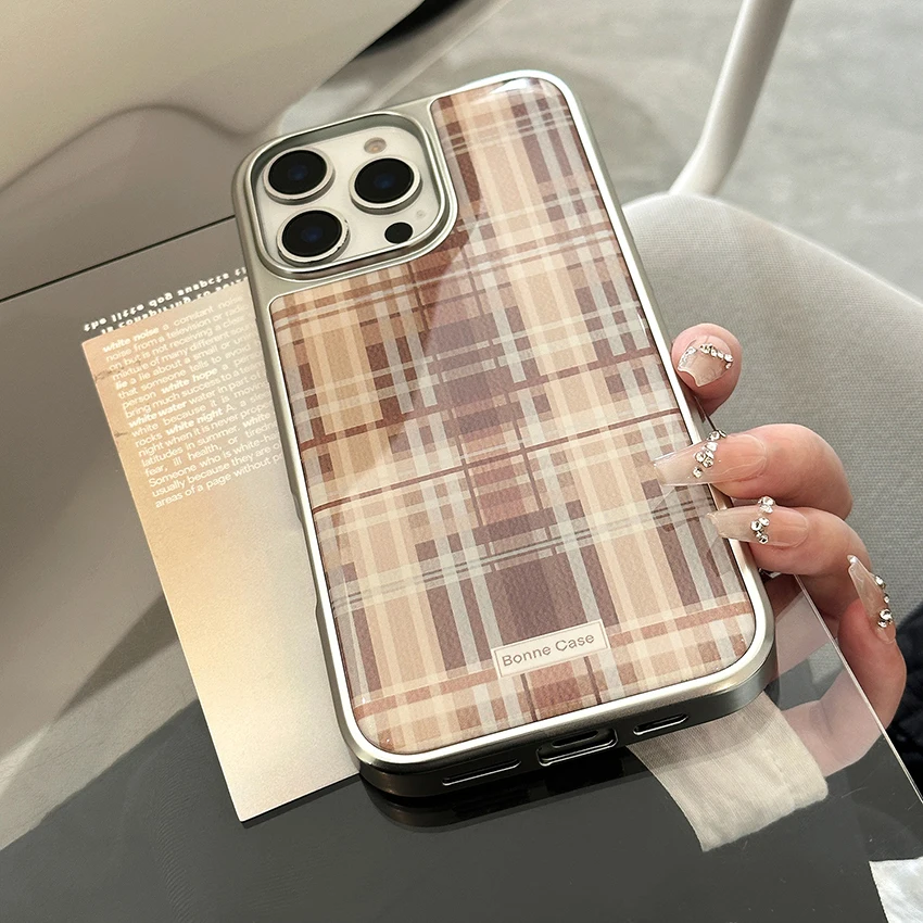 

Brown Plaid Phone Case For Iphone 16 15 14 13 Pro 12 11 Max Plus 16Promax Electroplated Bezel Phone Case Creative 15Promax Cover