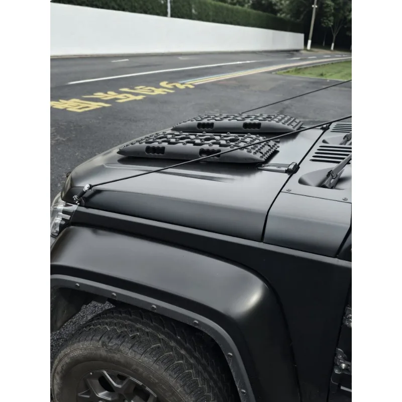 Quick Dismantling, Enhanced Magnetic Attraction, Long Off-road Escape Board, Suitable for Most Models