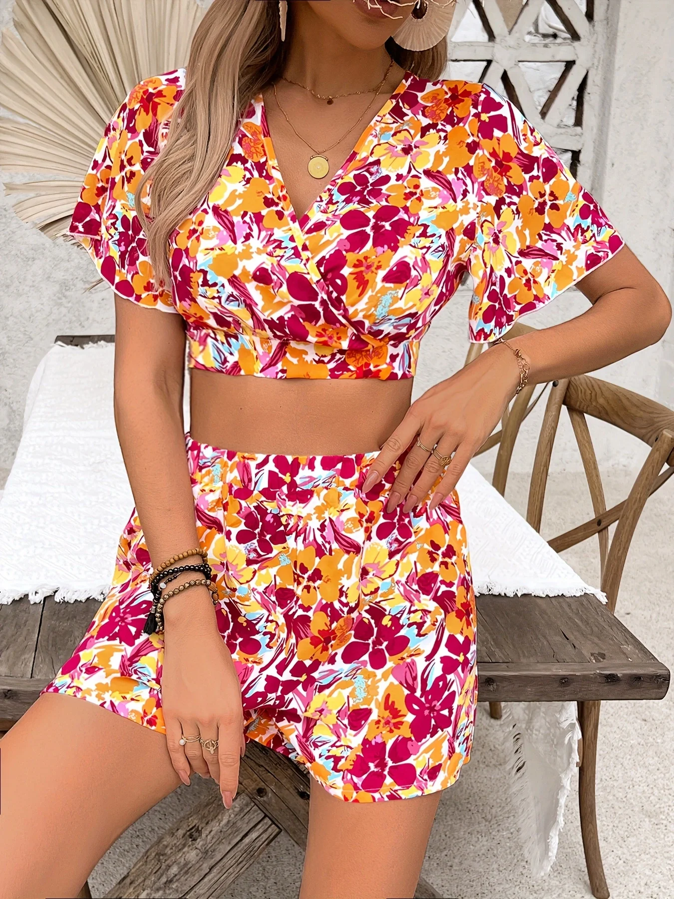 2026 New Summer Style Holiday-Style Printed V-Neck Backless Top and Shorts Set, Ruffled Short-Sleeve High-Waisted Slimming Two-Piece Set, Hot Girl Beach Outing Outfit
