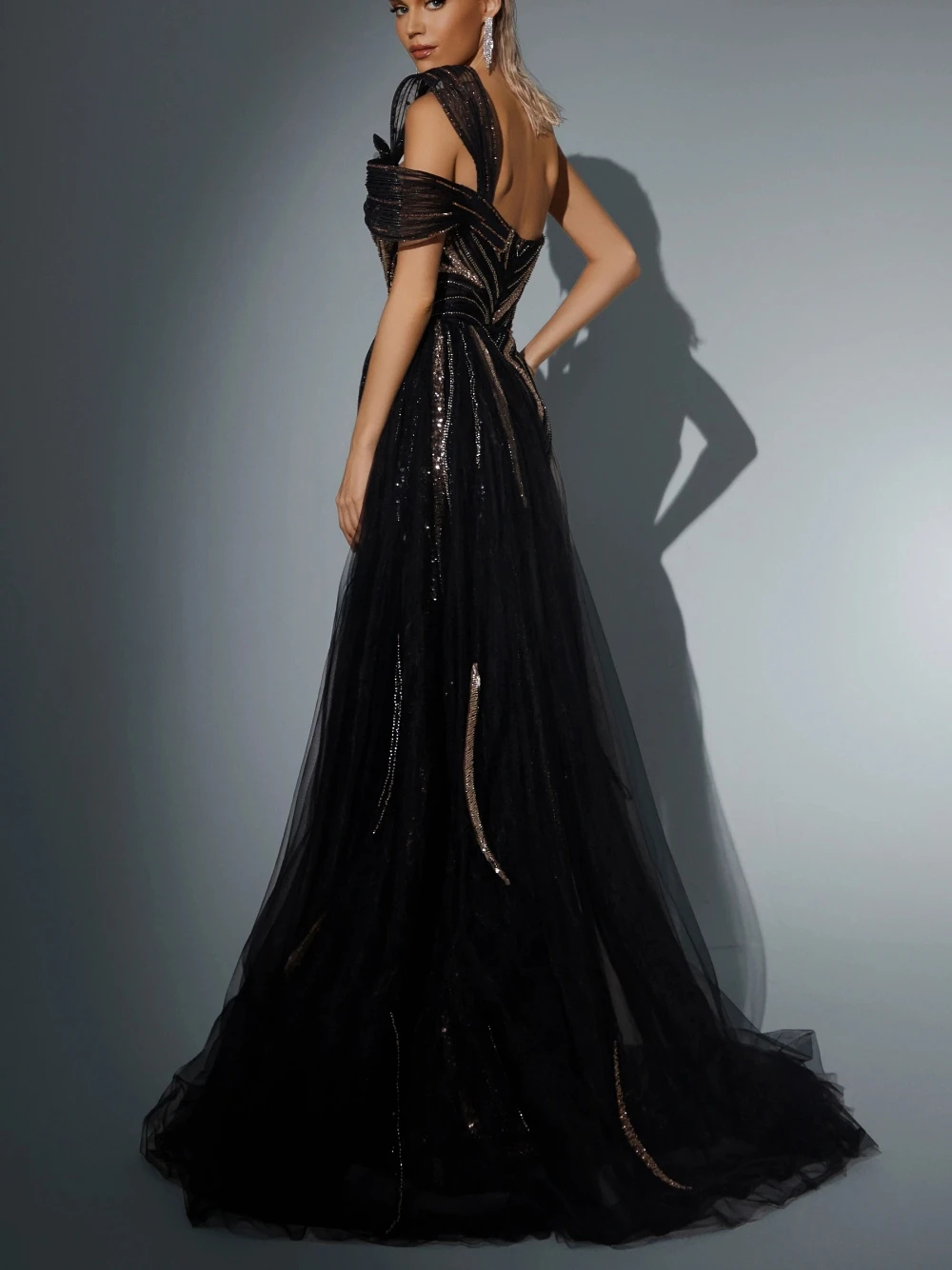 Modisches, einzigartiges One-Shoulder-Abendkleid, schwarzes Gold-Pailletten-Meerjungfrau-Abschlussballkleid, sexy, hoch geschlitzt, formelle Party, Hochzeitsgastkleidung