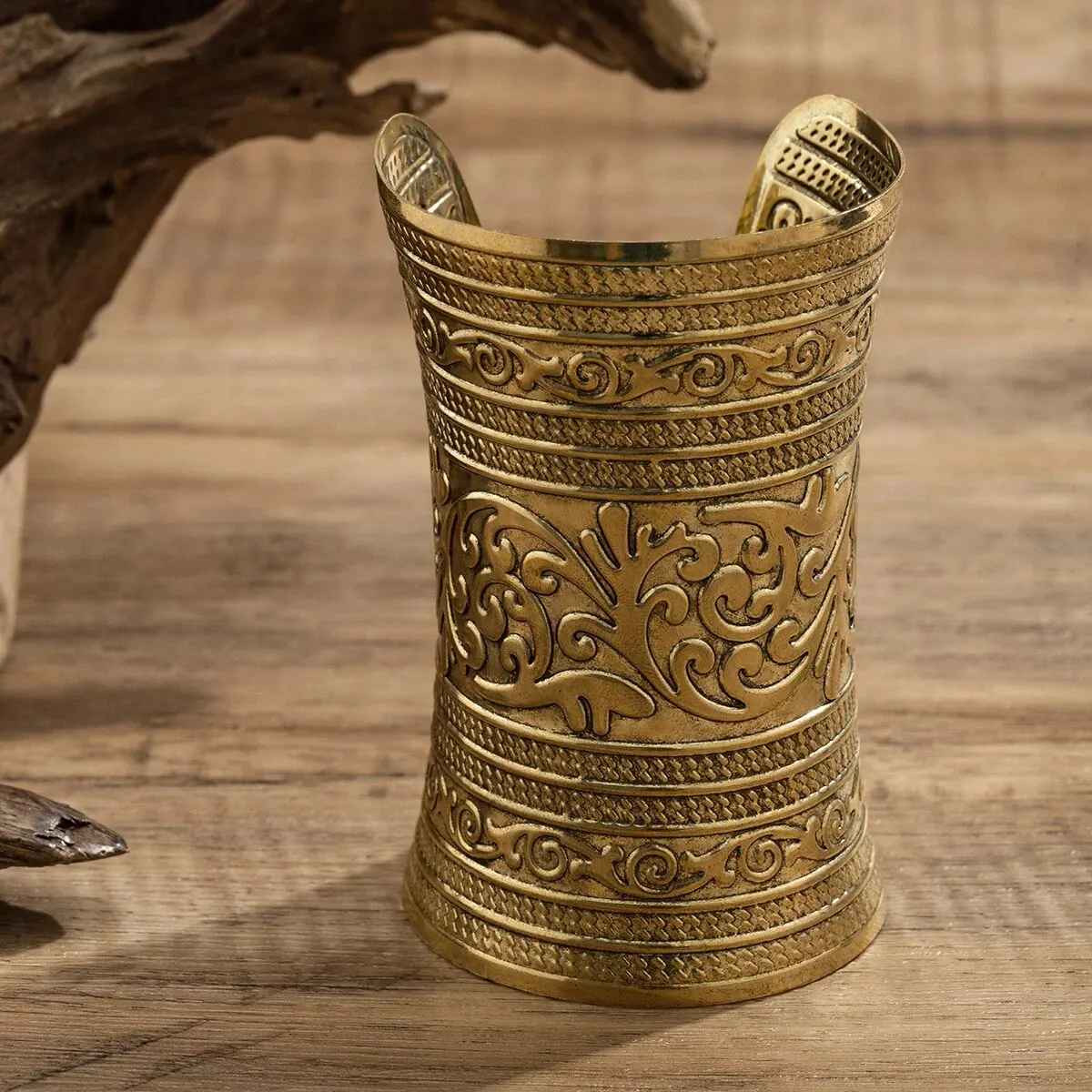 Exaggerated Punk Heavy Metal Cuff Open Bangles for Women Vintage Carving Patterns Charm Bracelet Grunge Jewelry Gift Men Party