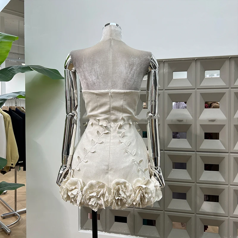 فساتين خفيفة فاخرة ثلاثية الأبعاد ملفوفة على الصدر للربيع للنساء بدون أكمام فستان قصير نحيف صيفي عالي الخصر بدون حمالات فستان قصير