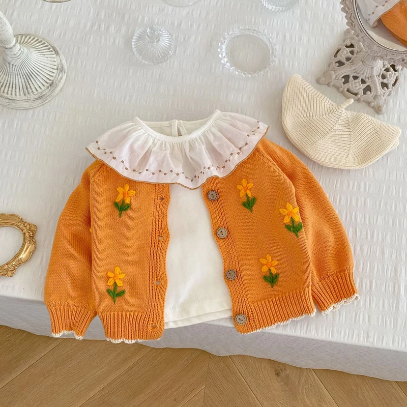 Autumn new baby clothing, 0-3 year old girl baby coat hand embroidered flower knitted sweater cotton yarn long sleeved cardigan