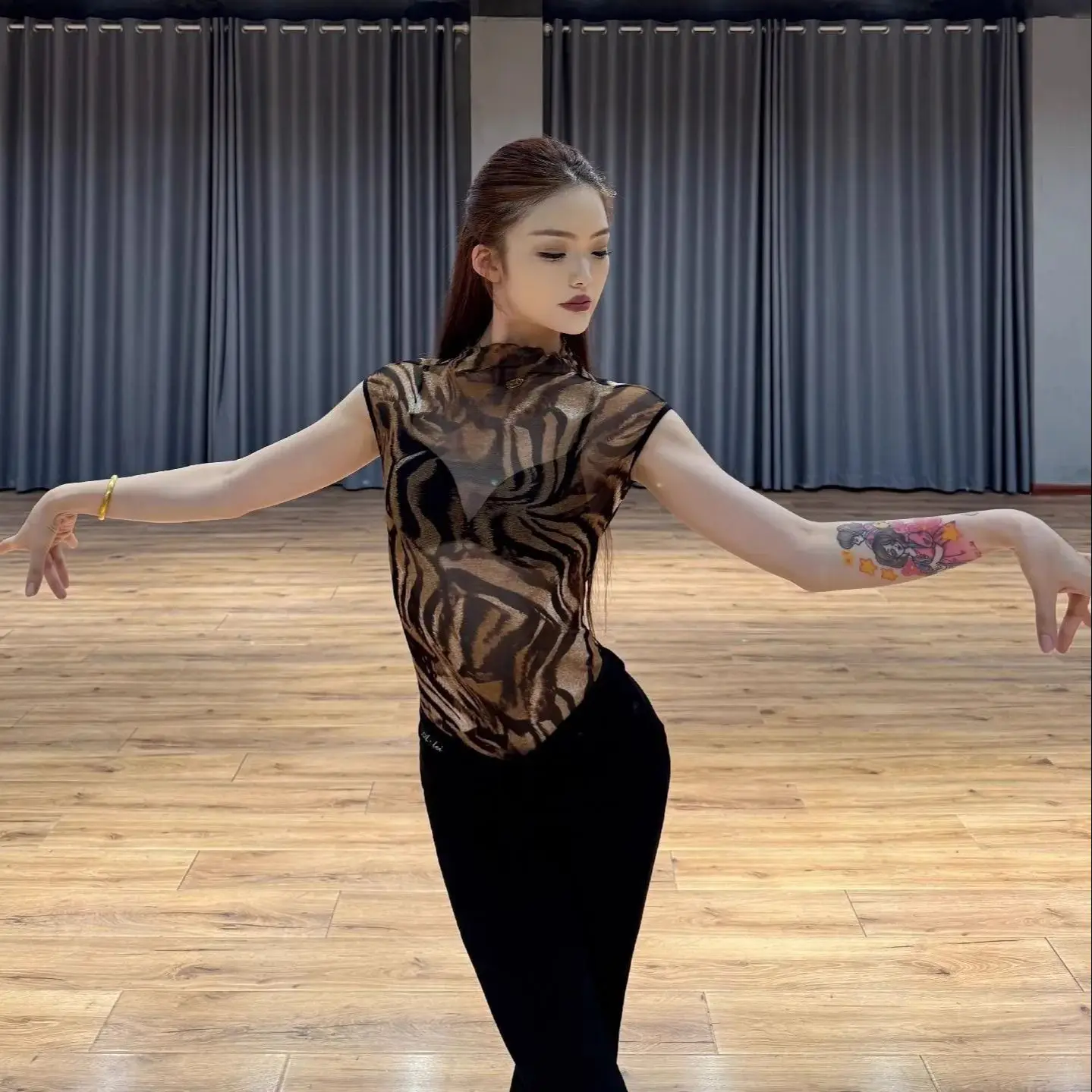 2025 女性ラテンダンスモダンダンス衣装ヒョウ柄ハイネックジャンプスーツ練習服社交ダンス服 DN21902