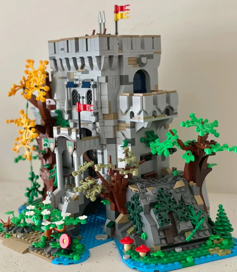 NEW In Stock 1928PCS Medieval Castles in Europ In The Forest Building Blocks Bricks Toy to kid Gift compatible 910001