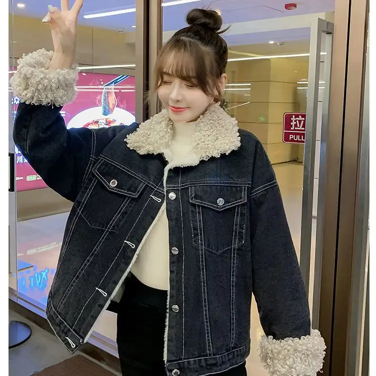 

Джинсовое пальто с длинными накладками из меха, плюшевая женская осенняя куртка на флисовой подкладке с регулируемым шнурком, профессиональная куртка в консервативном стиле для колледжа