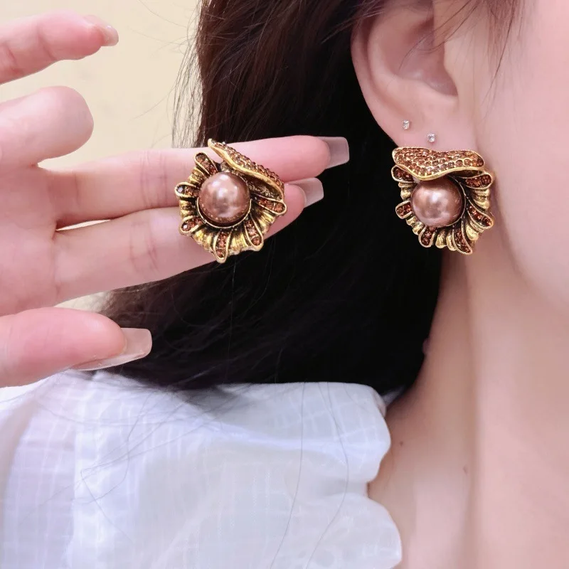 

Vintage pearl stud earrings, high-end medieval earrings, Maillard earrings, earclips for women