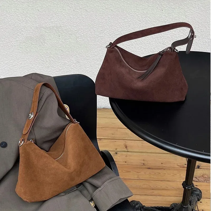 

New limited-edition suede crossbody bag with leather strap.Retro distressed top-grain cowhide.Shoulder bag and handbagTrendy bag