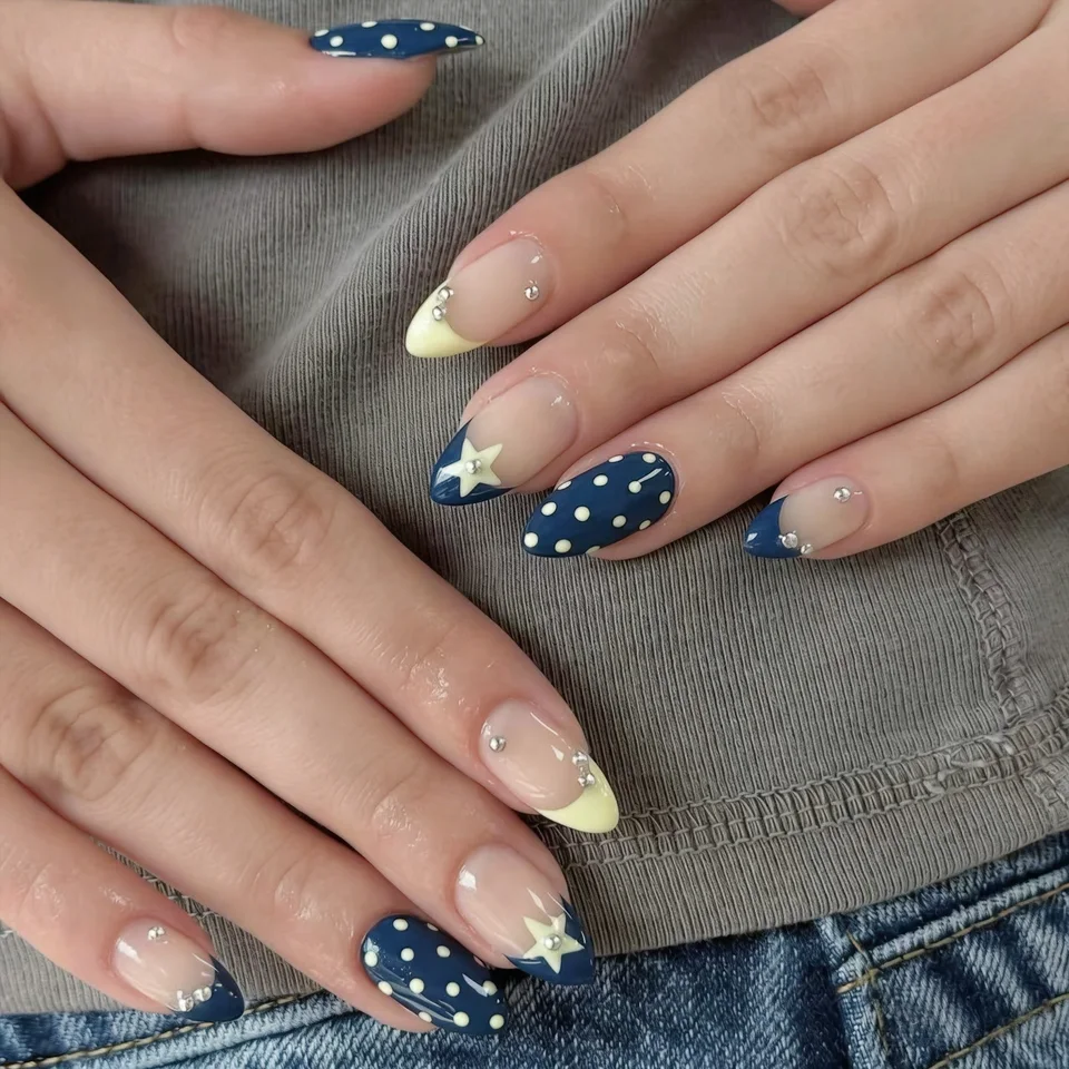 24 uñas postizas francesas con estampado de estrellas, azul y amarillo colorido, lunares, puntas 3