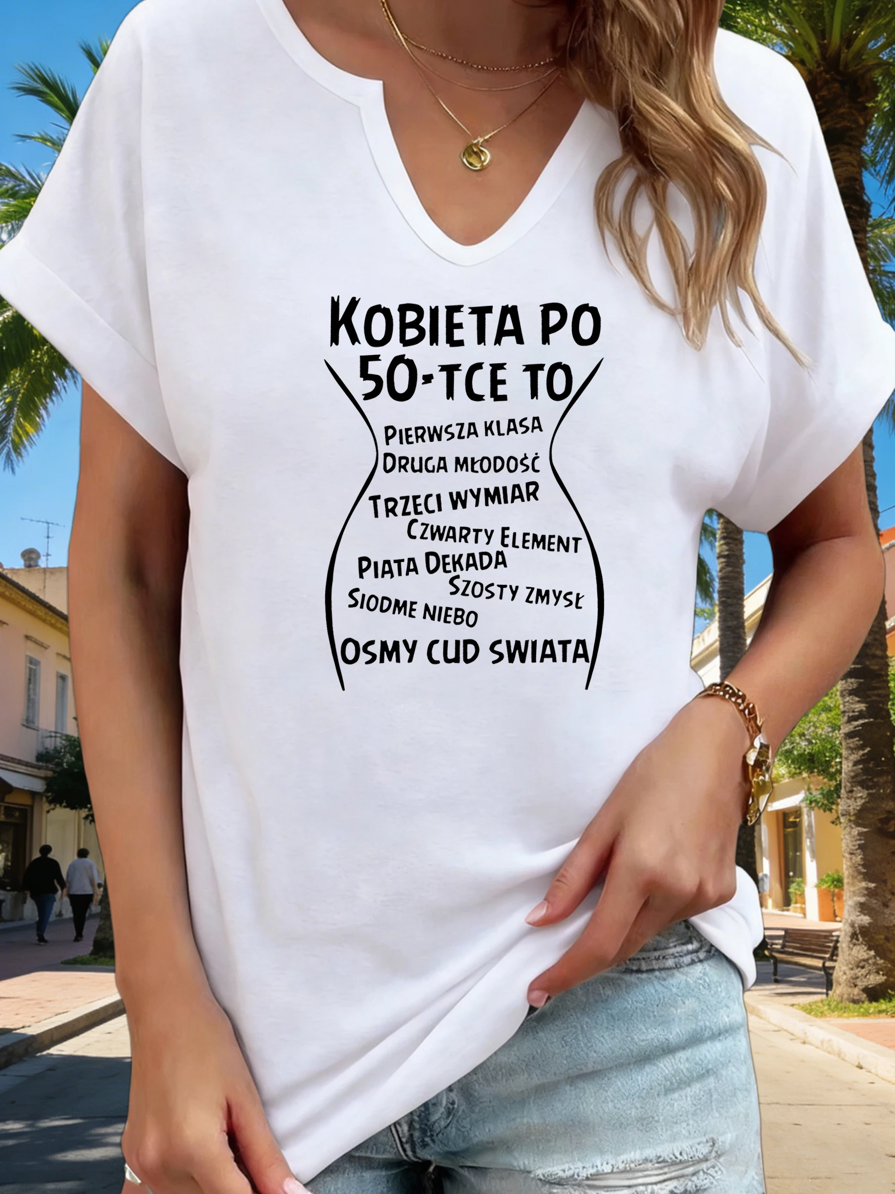 Damen-T-Shirt mit V-Ausschnitt und „Kobieta Po 50-tce To“-Grafik, T-Shirt mit polnischem Slogan-Print, lässiges, lockeres, kurzärmliges, modisches Alltagsoberteil