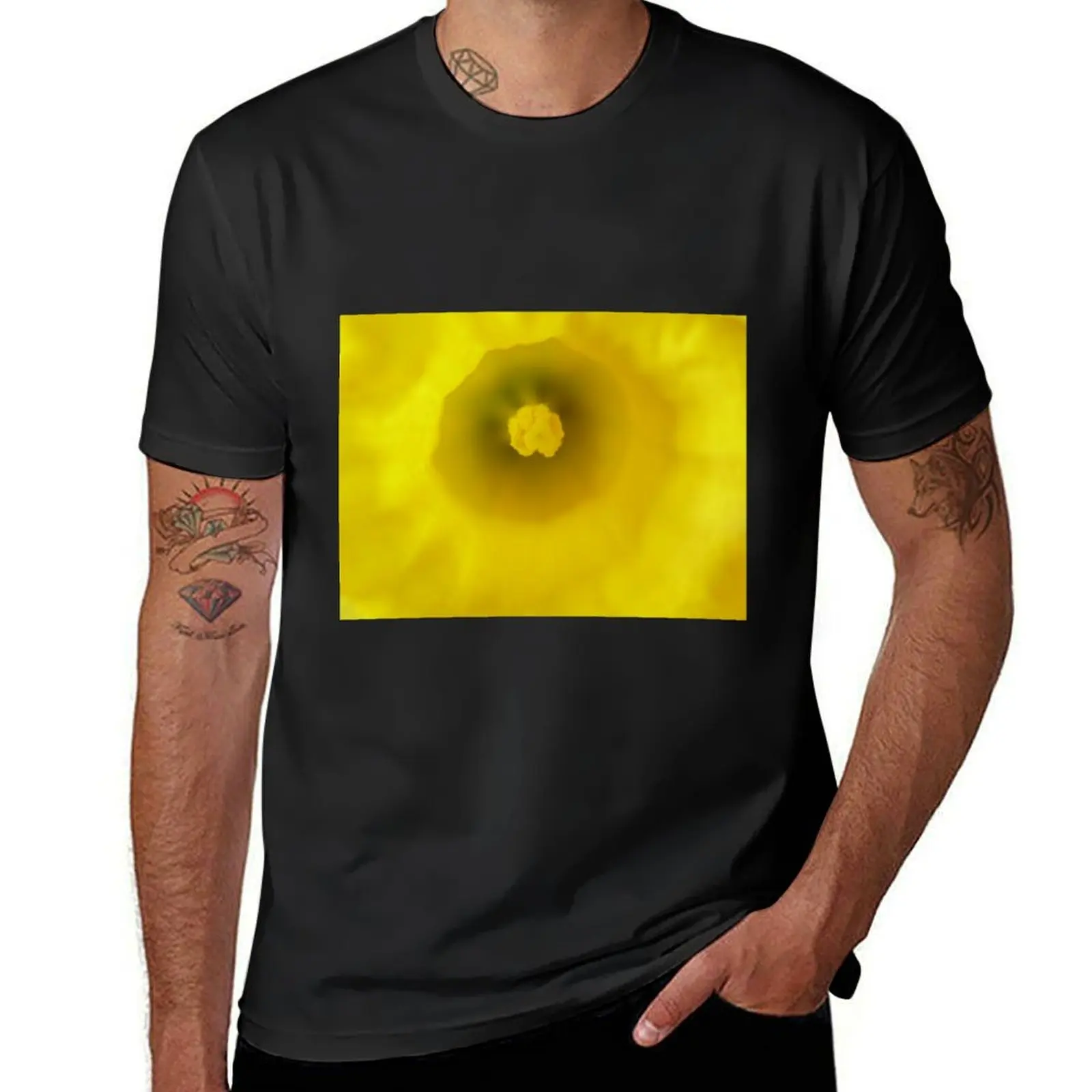 

A yellow flower with pistils T-Shirt plus size tops sports fans oversized boys whites T-shirt men