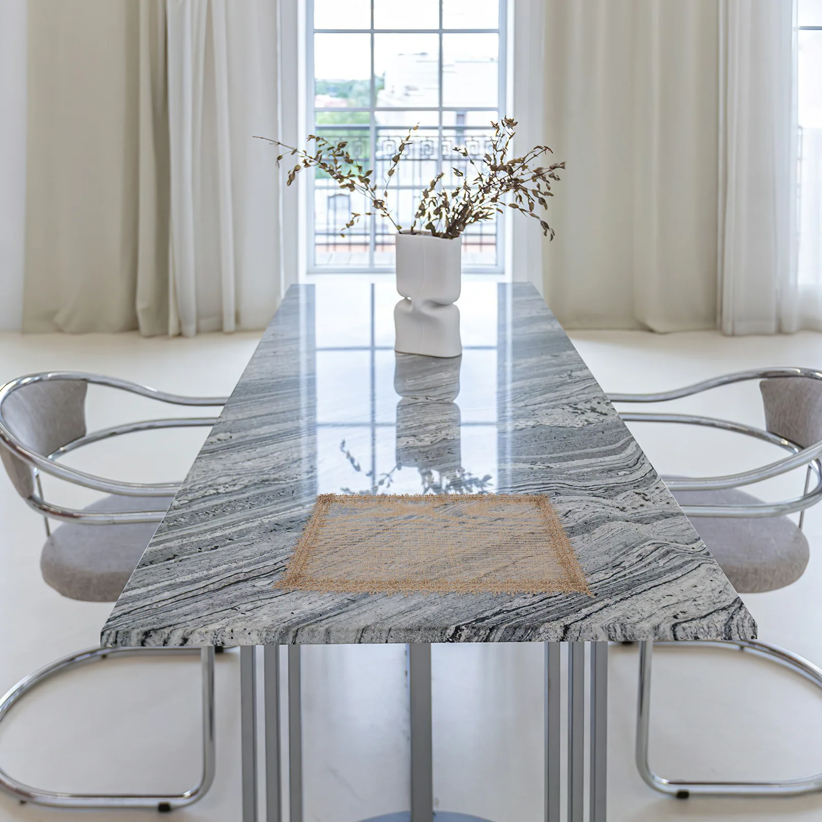 

4Pcs Burlap Placemats Elegant Fringe Dining Table Mats 45x30cm Heat Resistant Washable Home Decor for Holidays