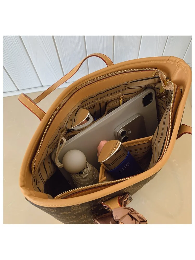 Stylish Ladies Messenger Bag Made Of Octagon-Printed Leather Boasting Iceland Casual Vintage Spacious Soft Daily Look