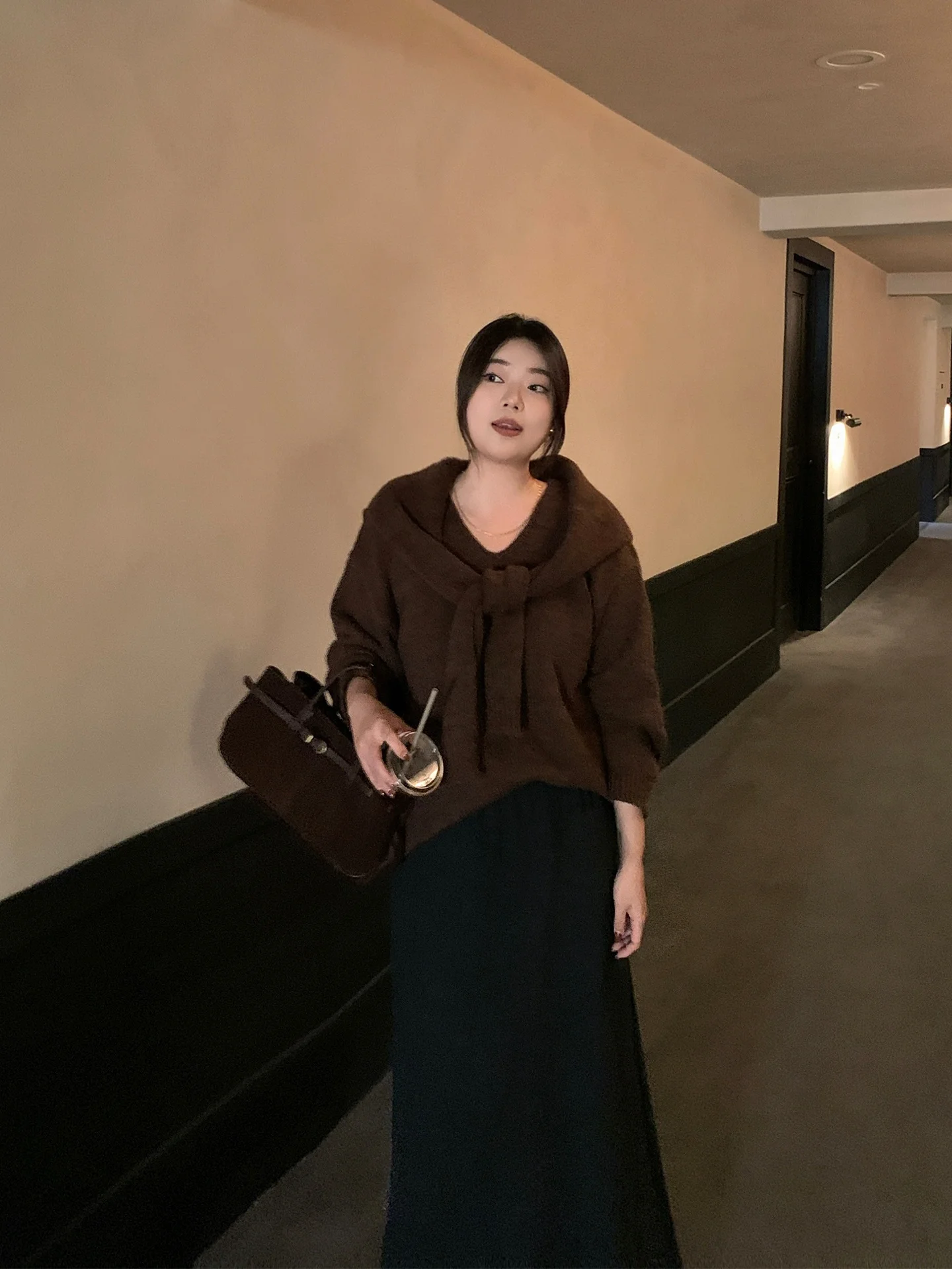 

Женский свитер Lin Da Hui с V-образным вырезом, осенне-зимний, свободный крой, с открытыми плечами, повседневный, больших размеров, удобный трикотаж