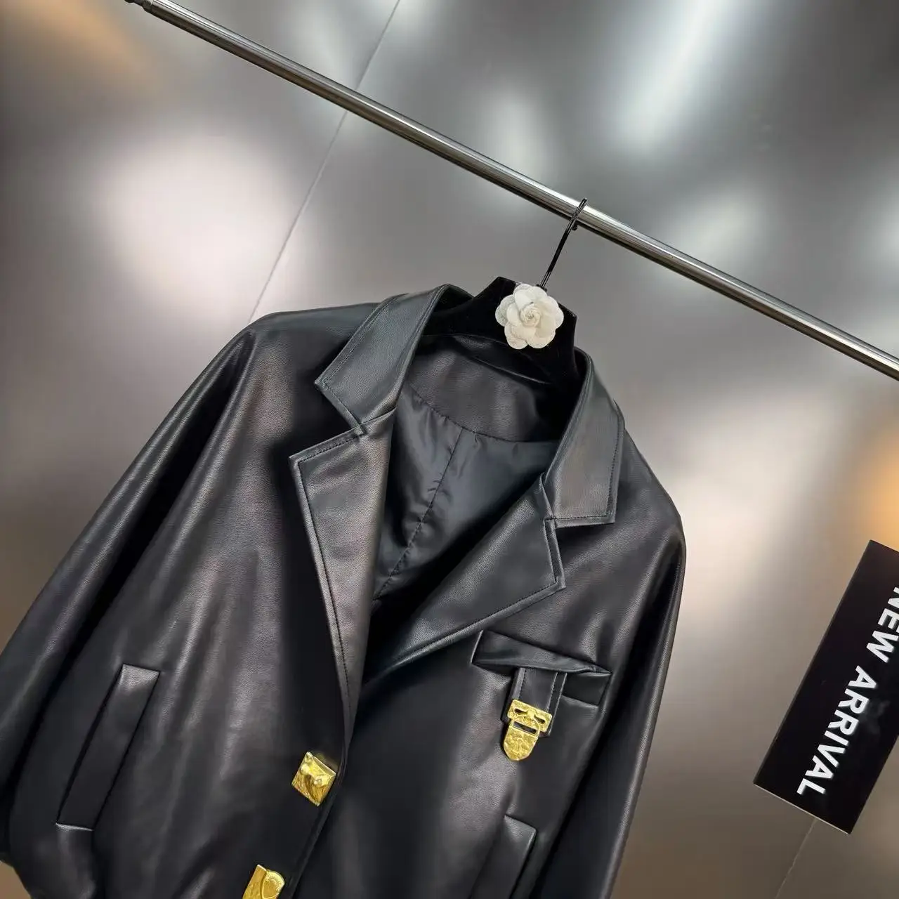 2025 خريف شتاء جديد التلبيب كم طويل مشبك معدني بولي Leather سترة جلدية المتخصصة واحدة الصدر سترة جلدية قصيرة عادية معطف #2