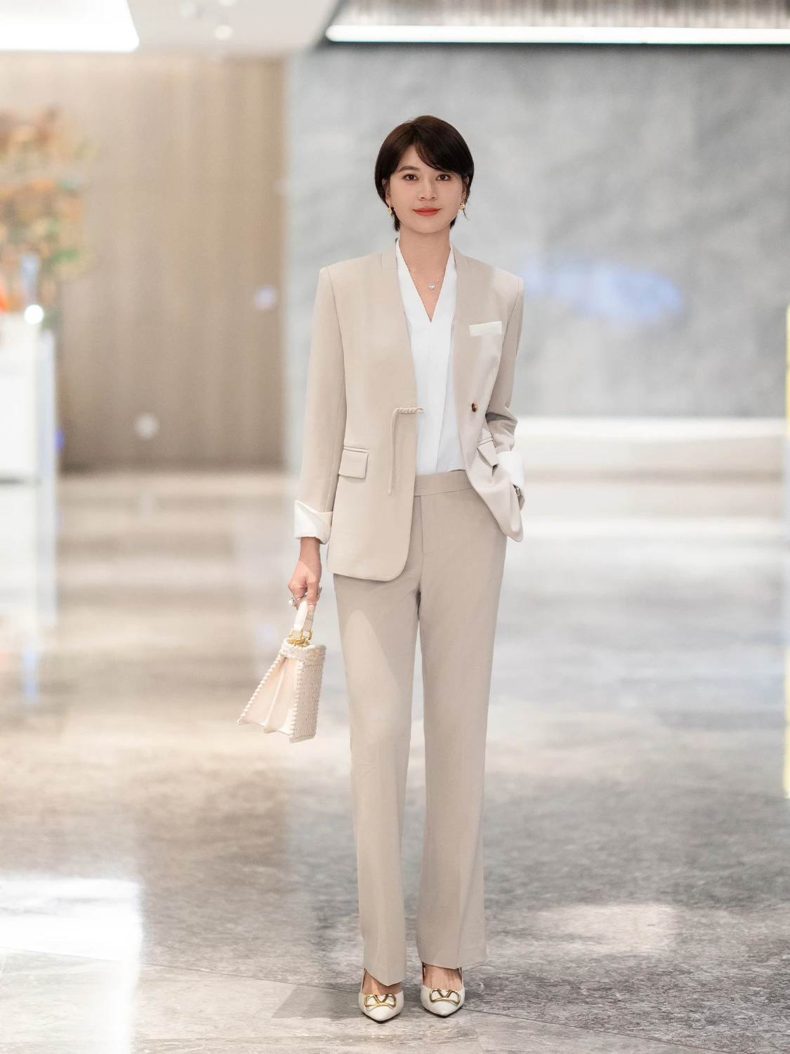 

Элегантный деловой женский костюм-двойка Slim Fit для офиса, с длинным рукавом, из полиэстера, для женщин 25-35 лет