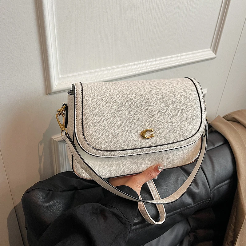 Fashionable Practical Diaper Bag That Can Be Hung On Most Strollers Brings Great Convenience To Parents Going Out