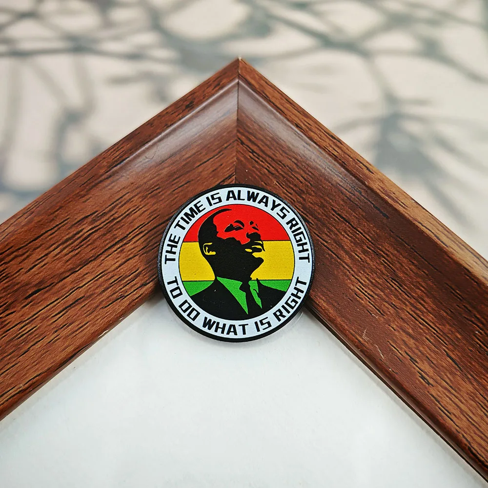 The Time Is Always Right To Do What Is Right Round Badge Red Yellow Green Flag Brooch Famous Quote Enamel Pin Justice Themed Pin
