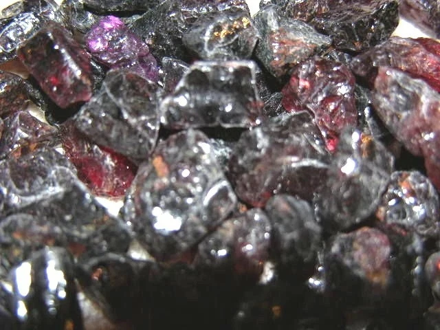 Almandine Garnet mine rough gem crystal mixed grade Madagascar 100 carat lots