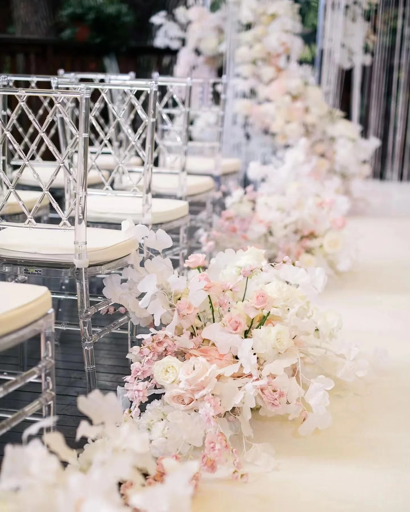 China 100 Pcs Acrylic Transparent Crown Detachable  Tiffany Chavari Chair for Outdoor Wedding Moment Party Gathering Hotel