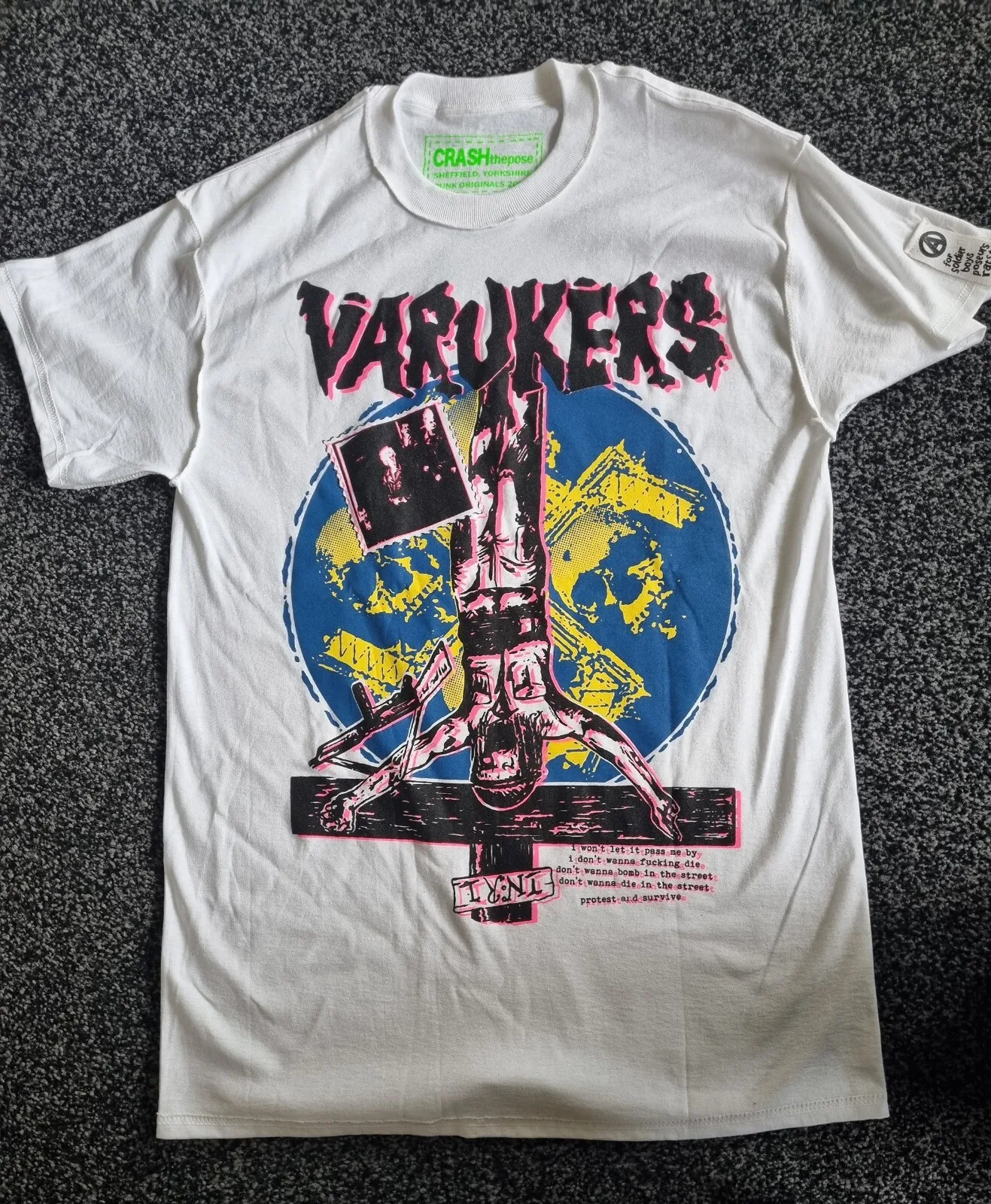Los Varukers-sedicionarios destruye la camiseta estilo Repro