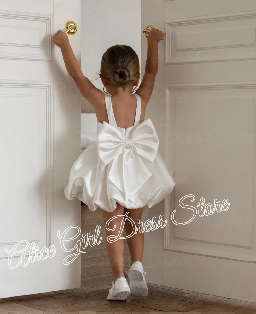 

Customized White Satin Flower Girls Dresses for Wedding Knee Length Lovely Girl Pageant Dress with Bow Kids Party Birthday Gowns